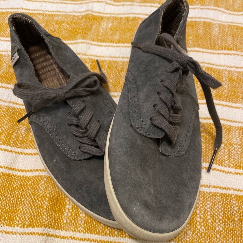 Vans - Picture 2 of 4